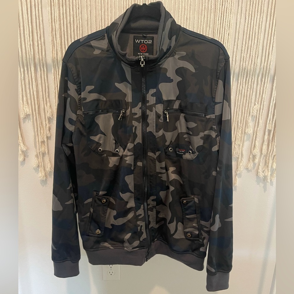 WT02 New York Streetwear Dark Camo Zip-Up Jacket Size M UNISEX